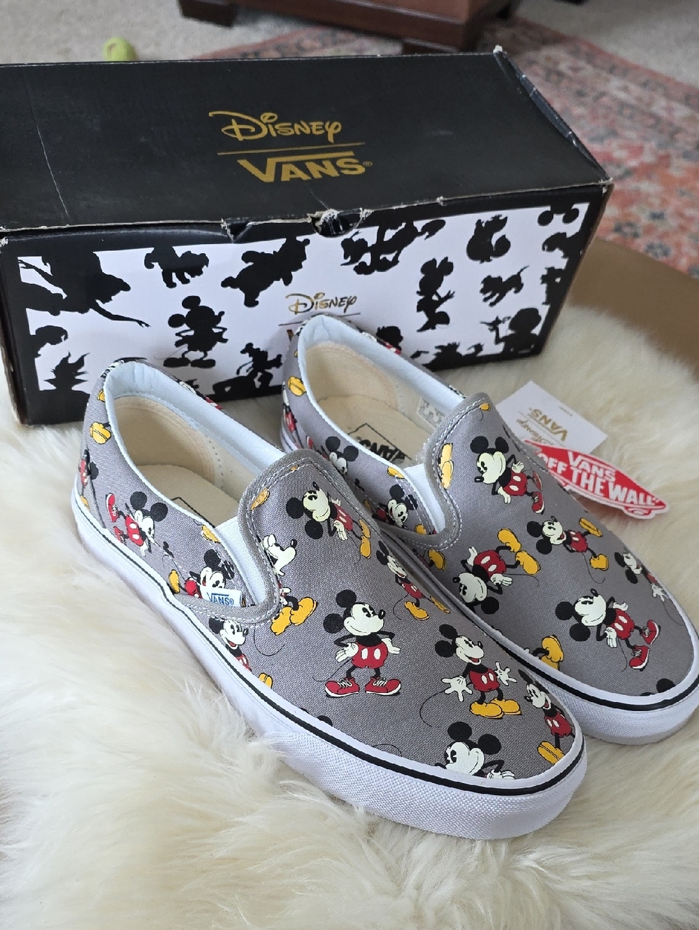 Adorable NWT IOB Disney Vans Mickey Mouse Gray Skater Slip-ons 🩶🐭❤️